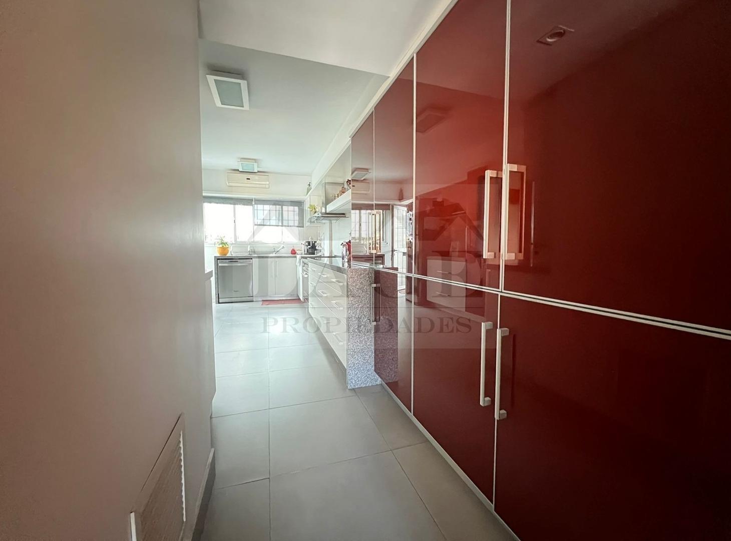 Casa 4 ambientes con 4 baños