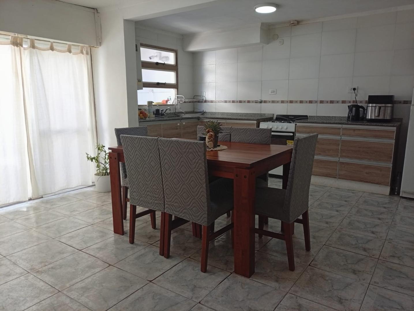 Casa 3 ambientes con 1 baño