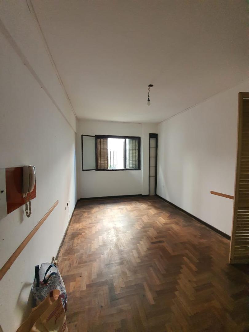 Castelli 556 , Piso P.B