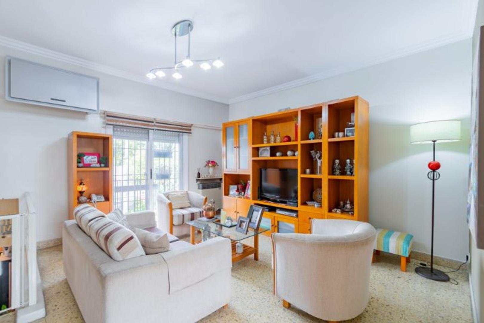 VENTA PH 3 AMB  BERNAL con BALCÓN y PATIO