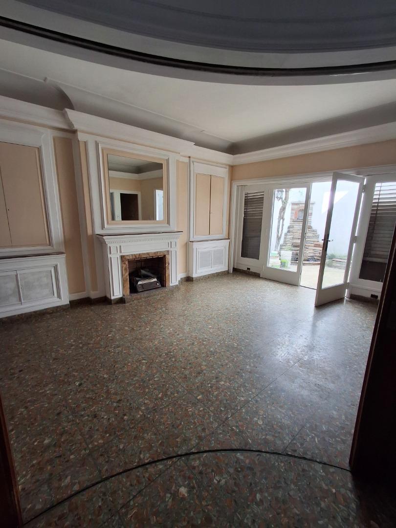 Casa en Alquiler con 1 cochera