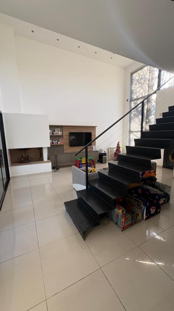 Casa en Venta 3 dorm. Barrio Las Cañitas apto crédito- Cba.