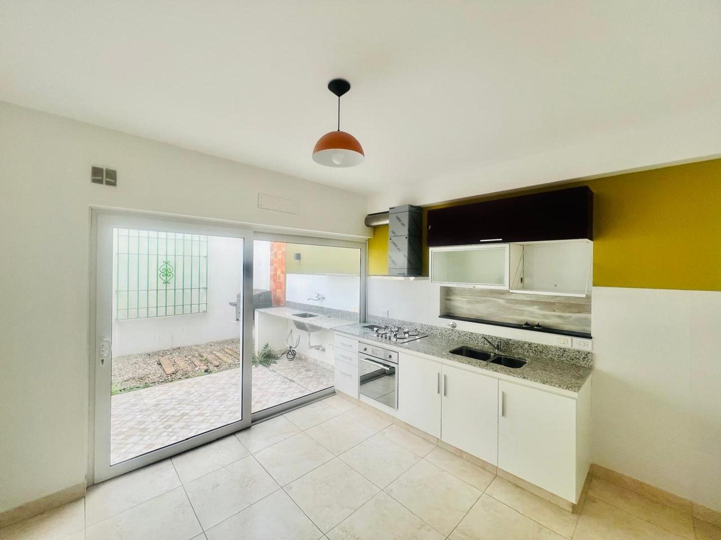 Casa 3 ambientes con 2 baños