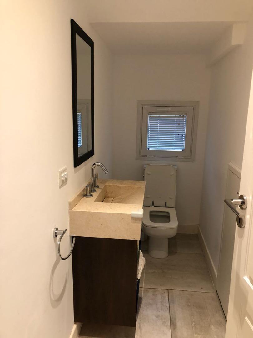 Casa 4 ambientes con 4 baños