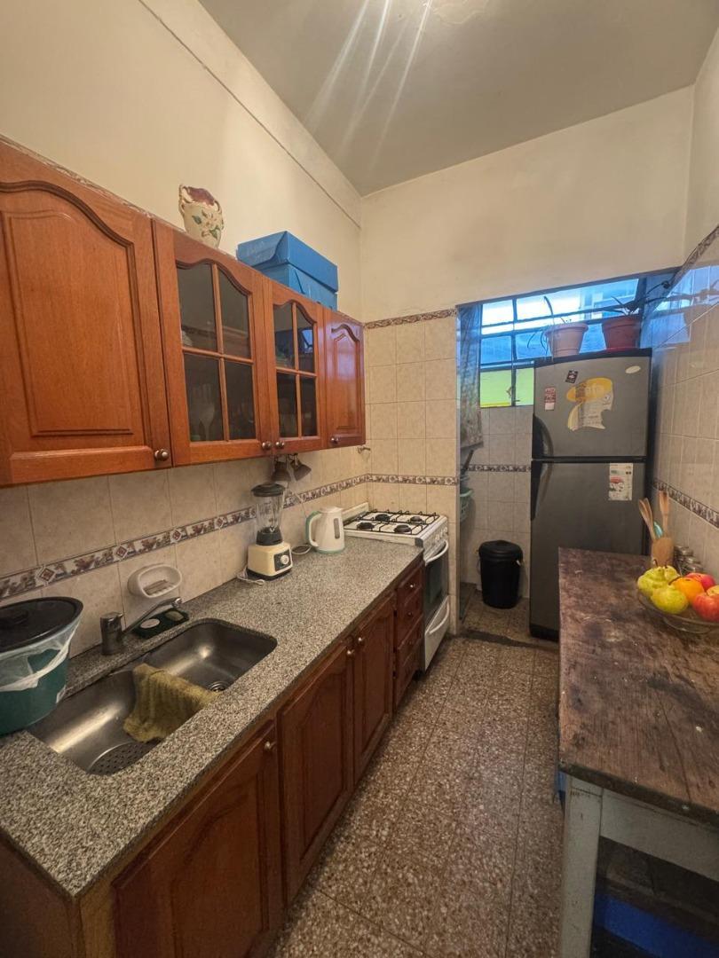 Av de mayo 657 , Piso 1