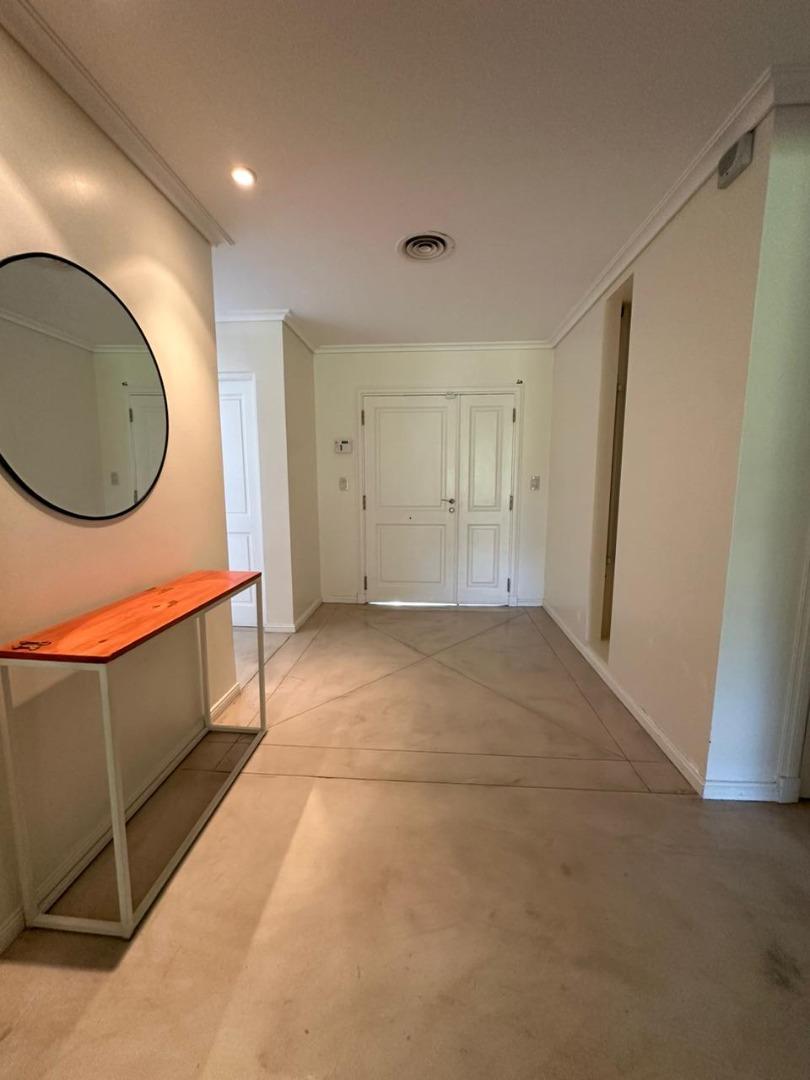 Casa en Venta con 6 cocheras