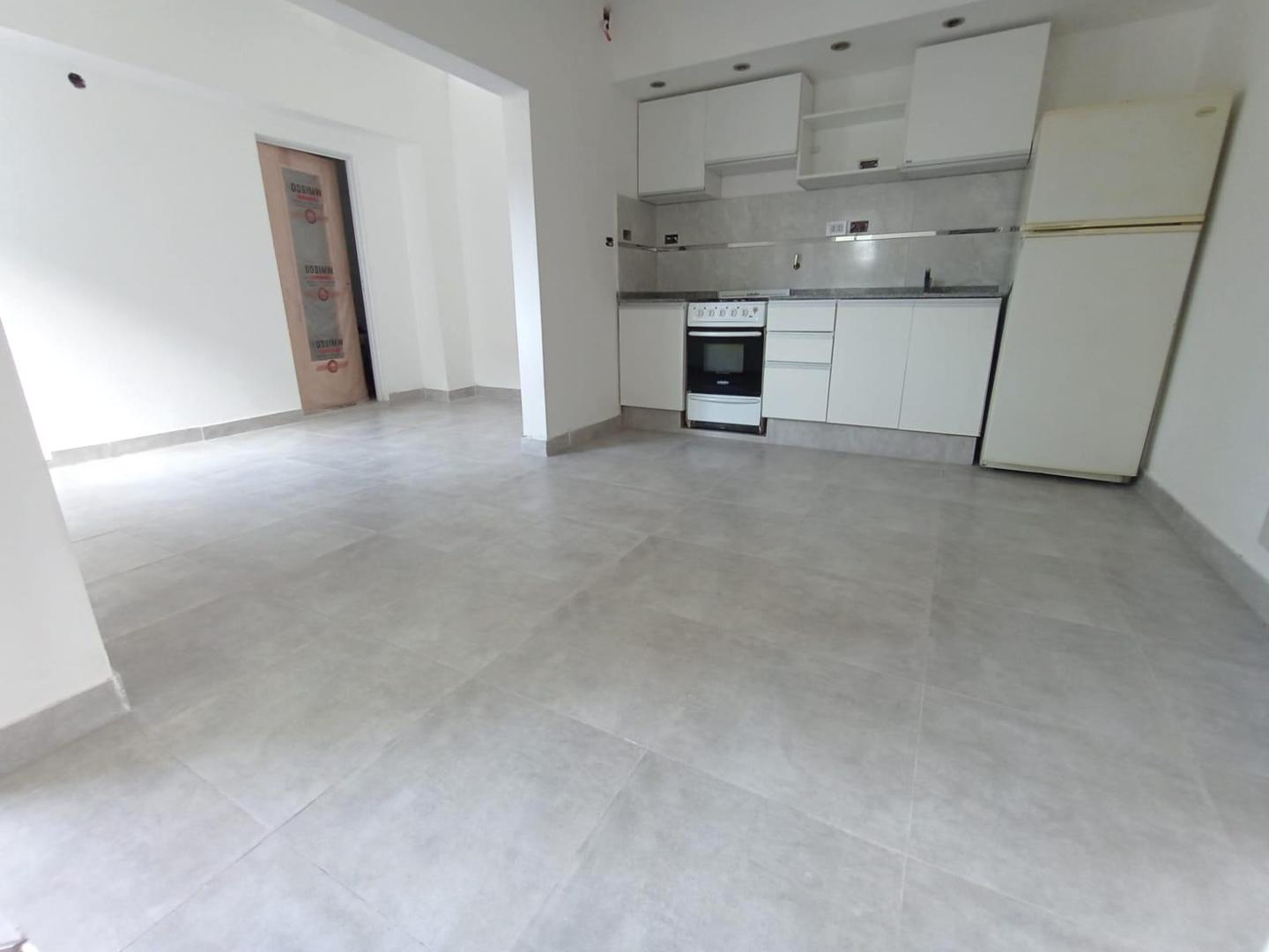 ¡Casa de Planta Alta en venta, barrio Echesortu! A metros de  Av. Francia y Av. Pellegrini