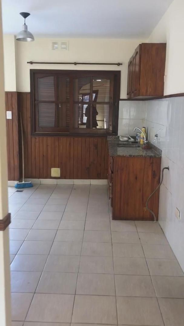 Casa en Alquiler con 1 cochera