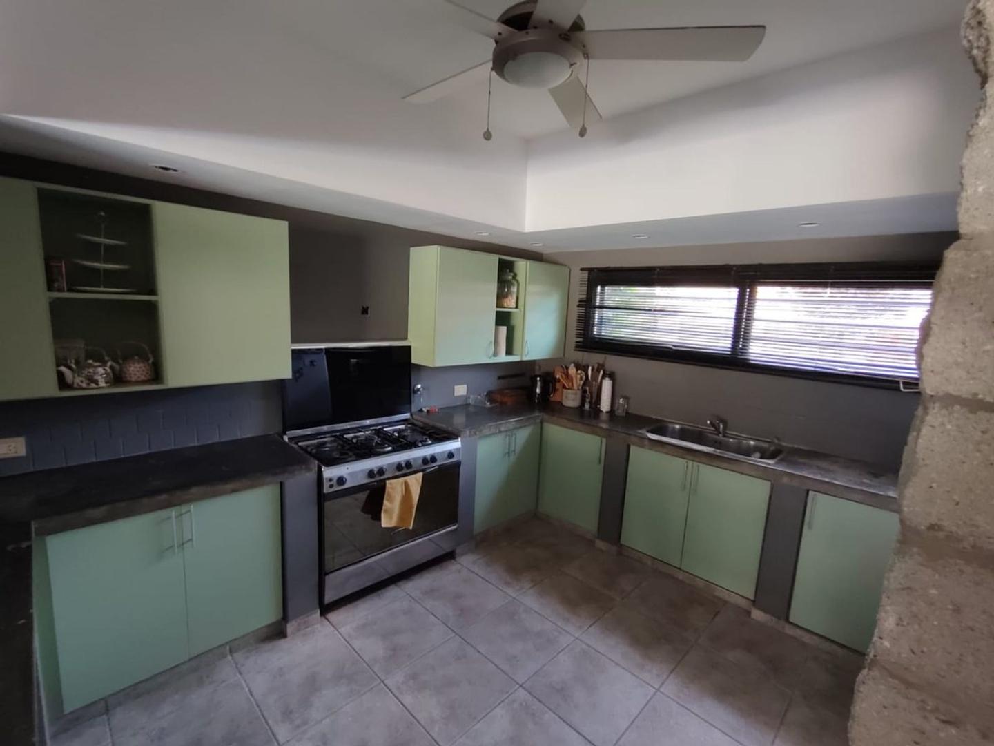 Casa 4 ambientes con 3 baños