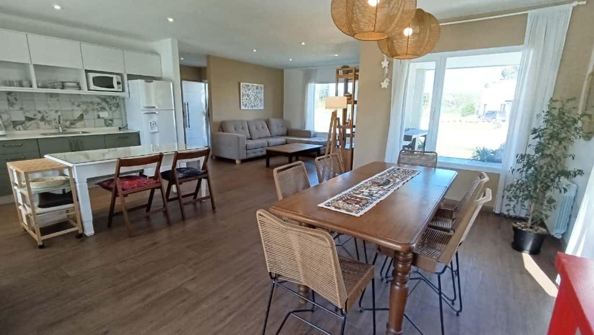 Casa 5 ambientes con 3 baños