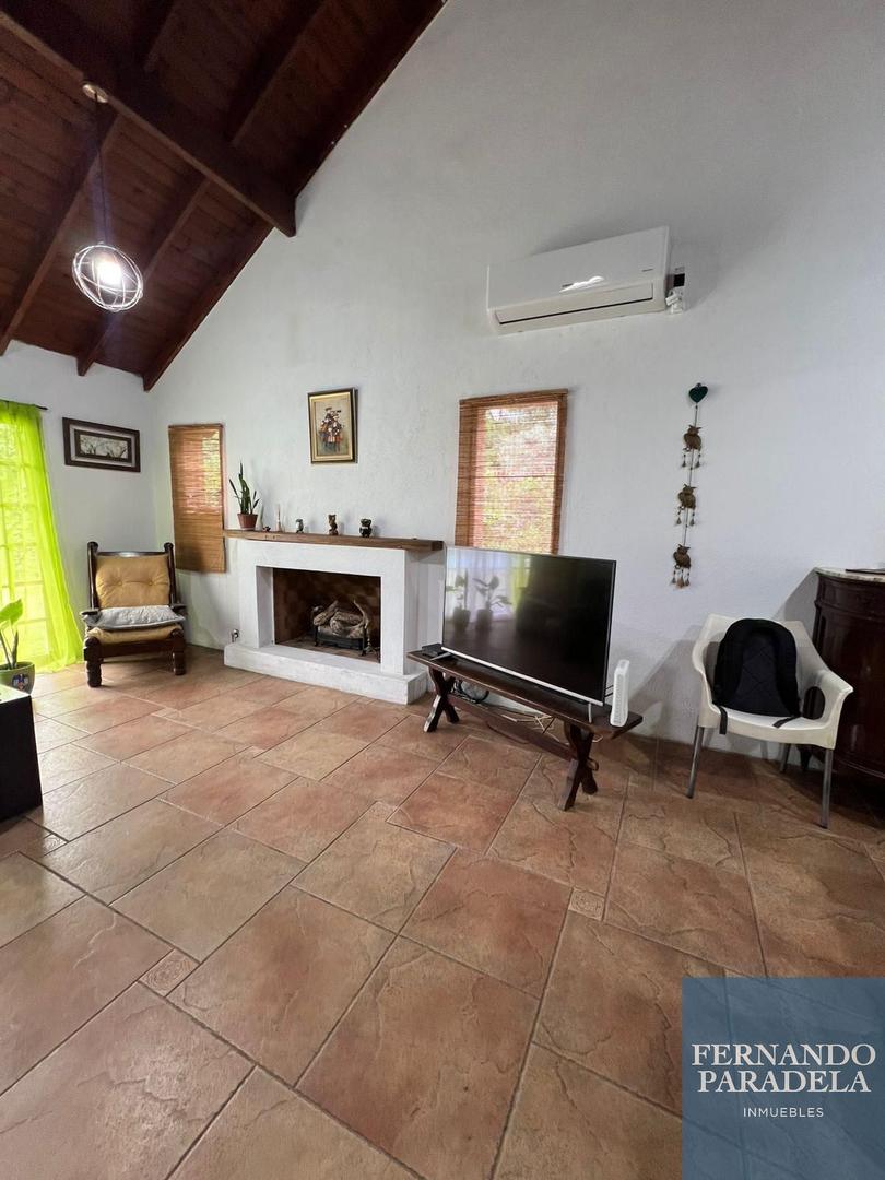 Casa 4 ambientes con 2 baños