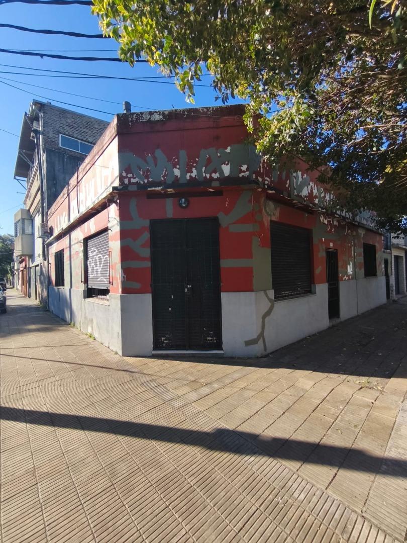 Venta en block de local comercial y casa de 3 ambientes