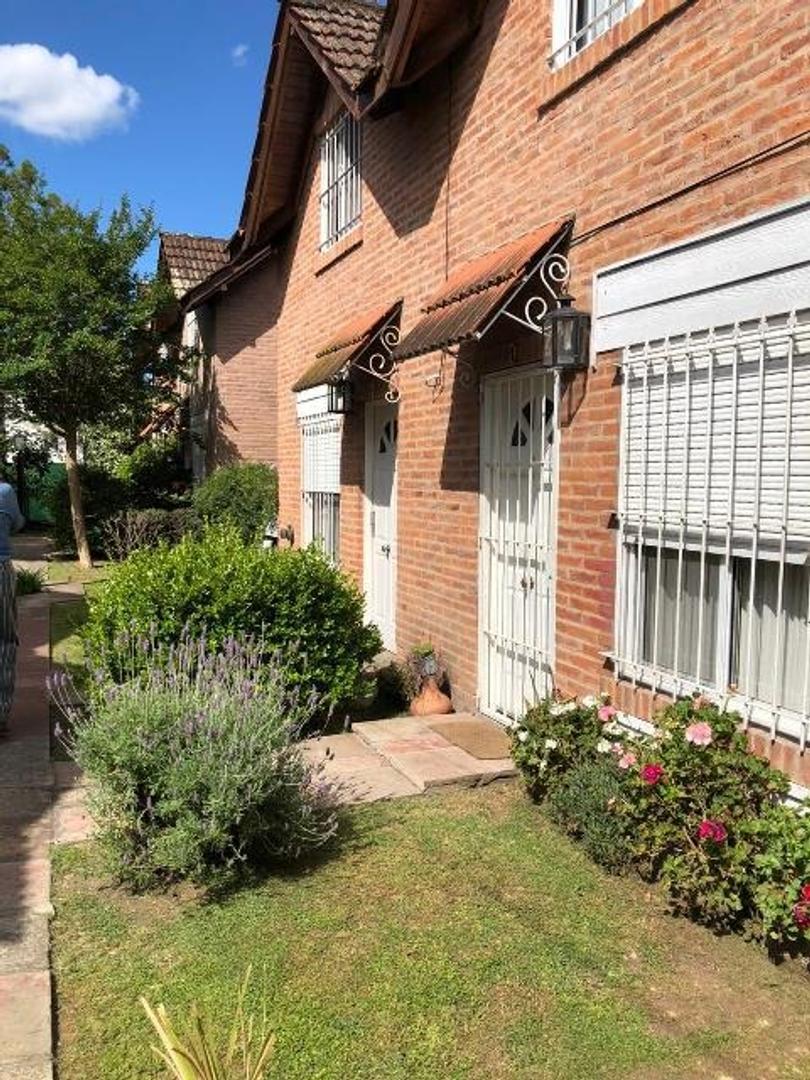 VENTA DE IMPECABLE PH EN CONDOMINIO, VILLA MORRA .PILAR