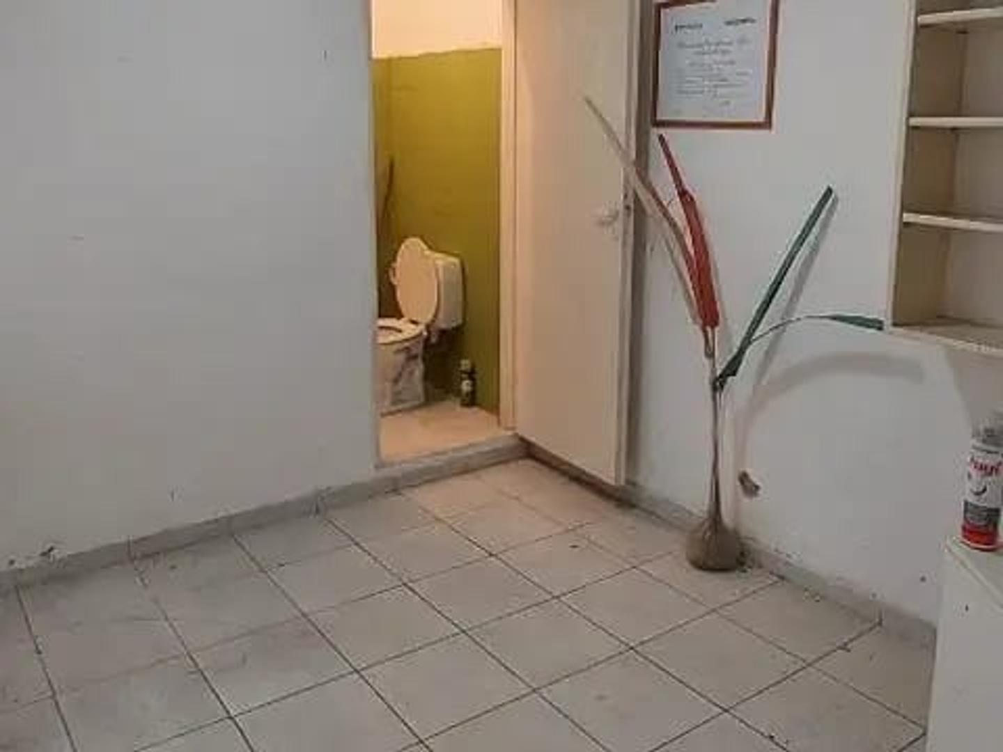 Amplia casa de estilo ingles en excelente zona.