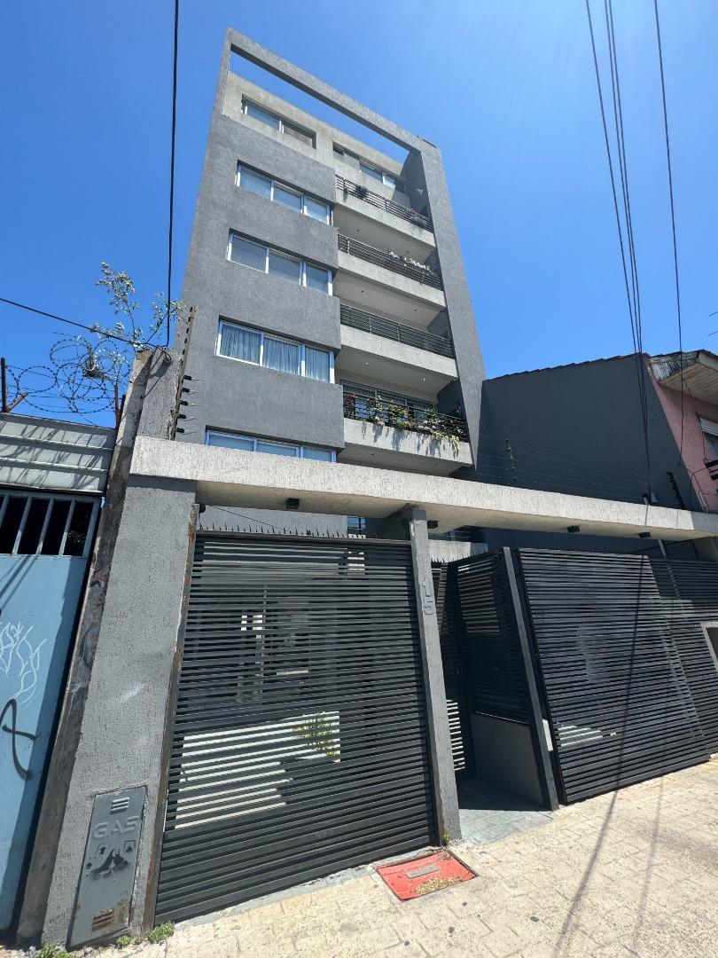 DEPARTAMENTO DE 2 AMBIENTES CON COCHERA EN BANFIELD