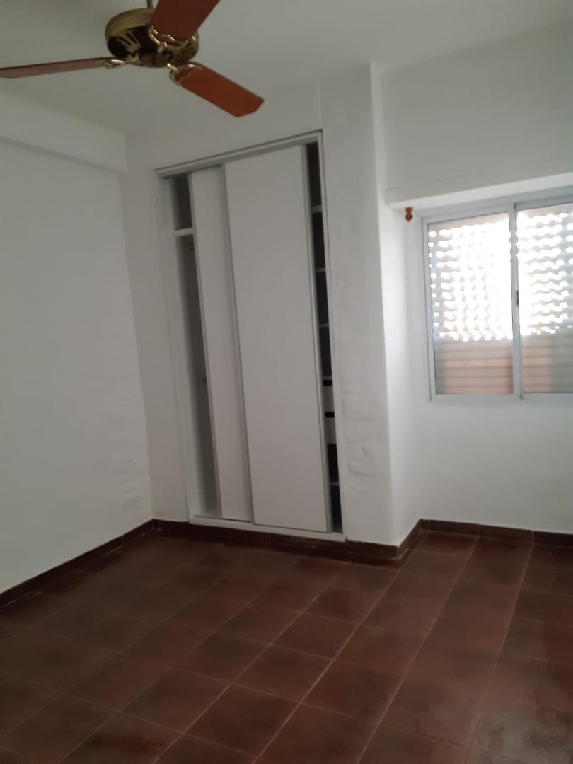 Casa en Alquiler con 2 cocheras