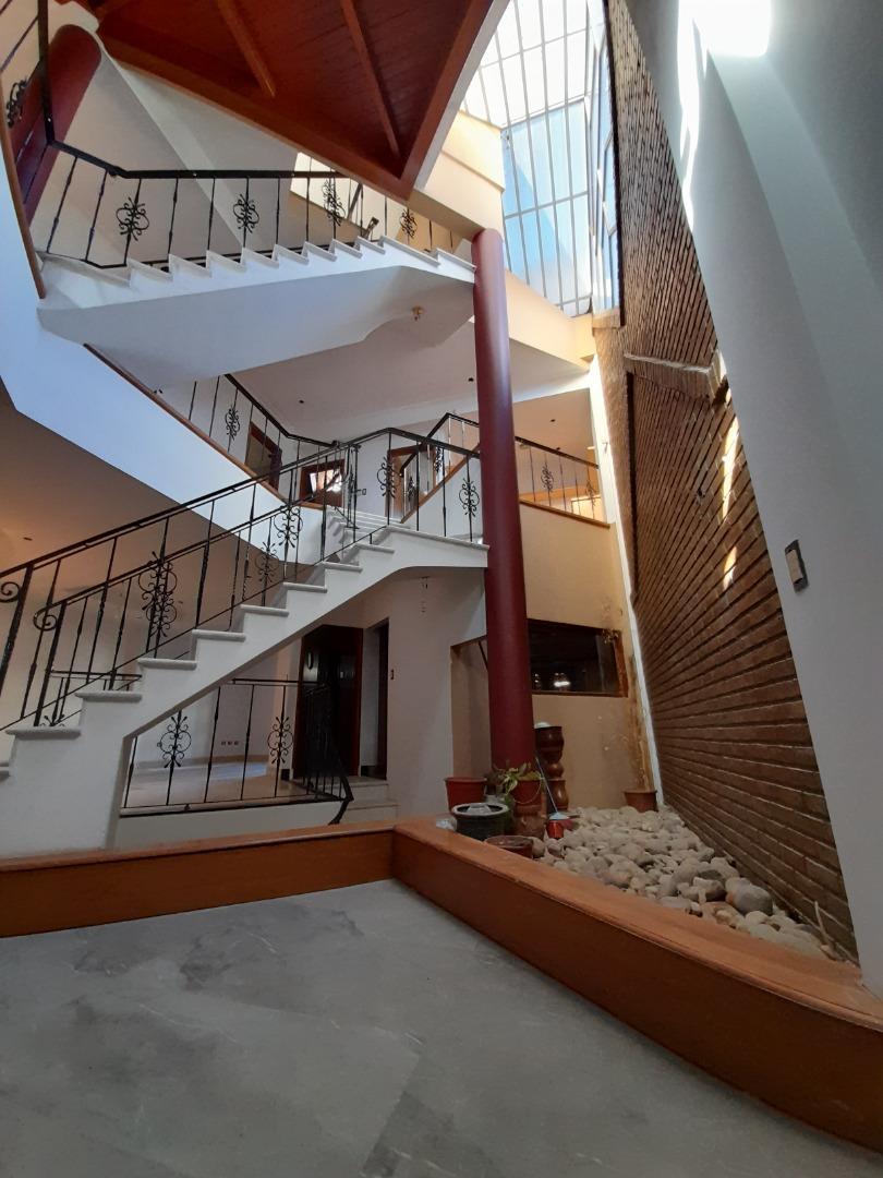 Casa 5 ambientes con 3 baños