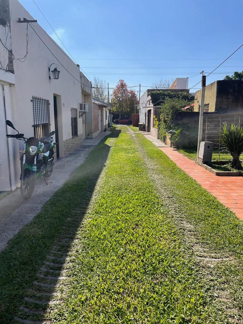 Casa 2 ambientes con 1 baño