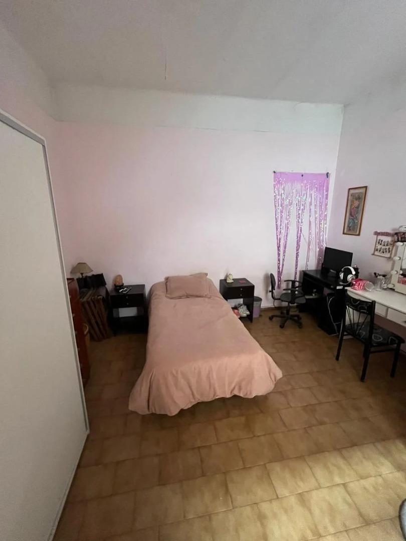 Casa 7 ambientes con 1 baño