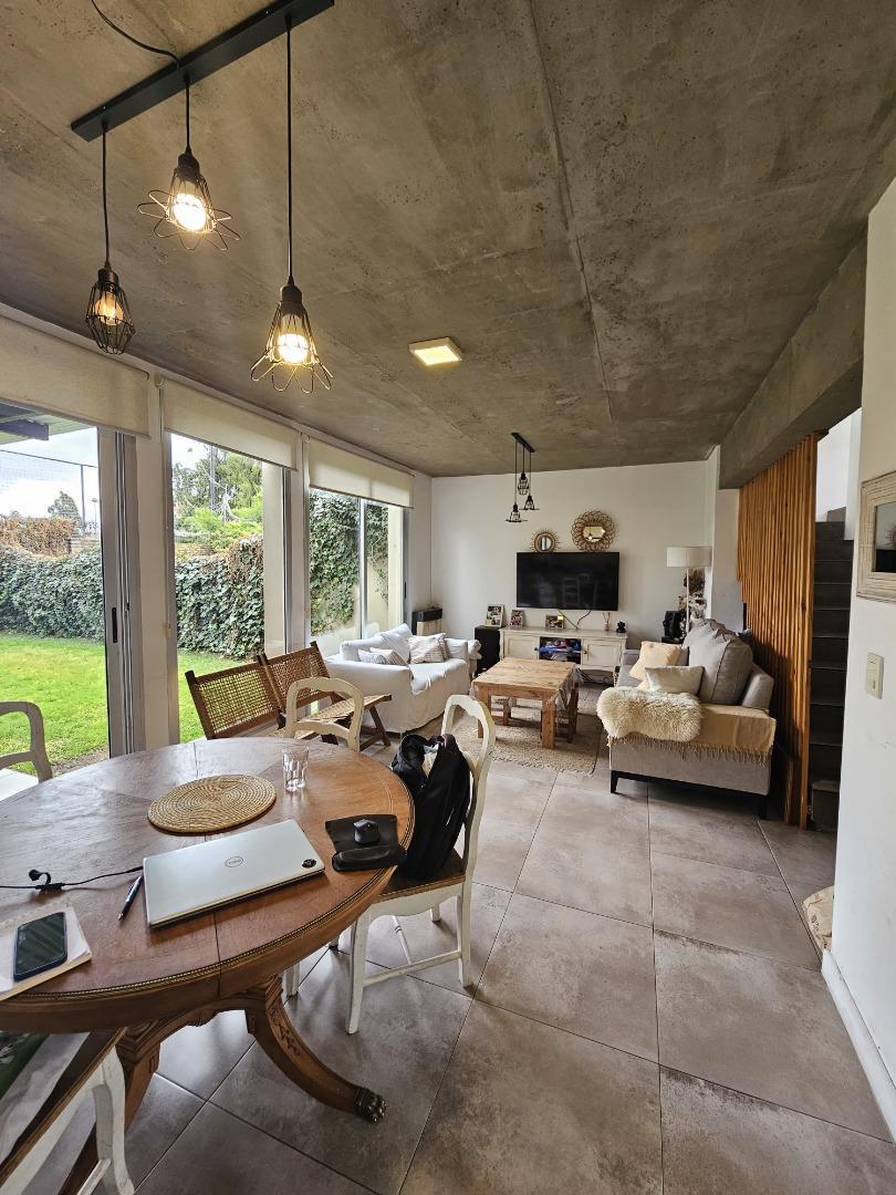 Casa 3 ambientes con 2 baños