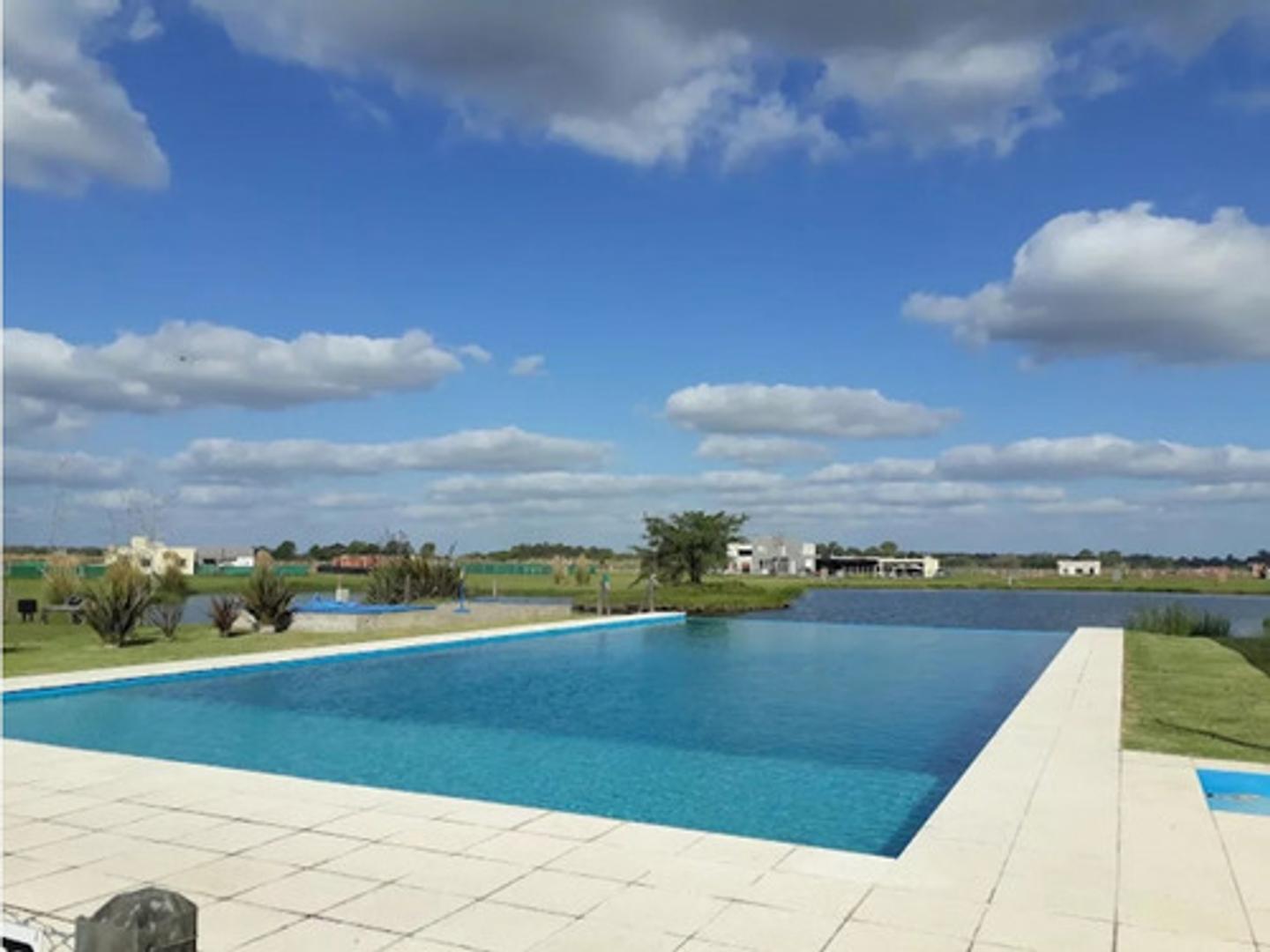 Terreno en Venta en Laguna Azul, USD 8.300