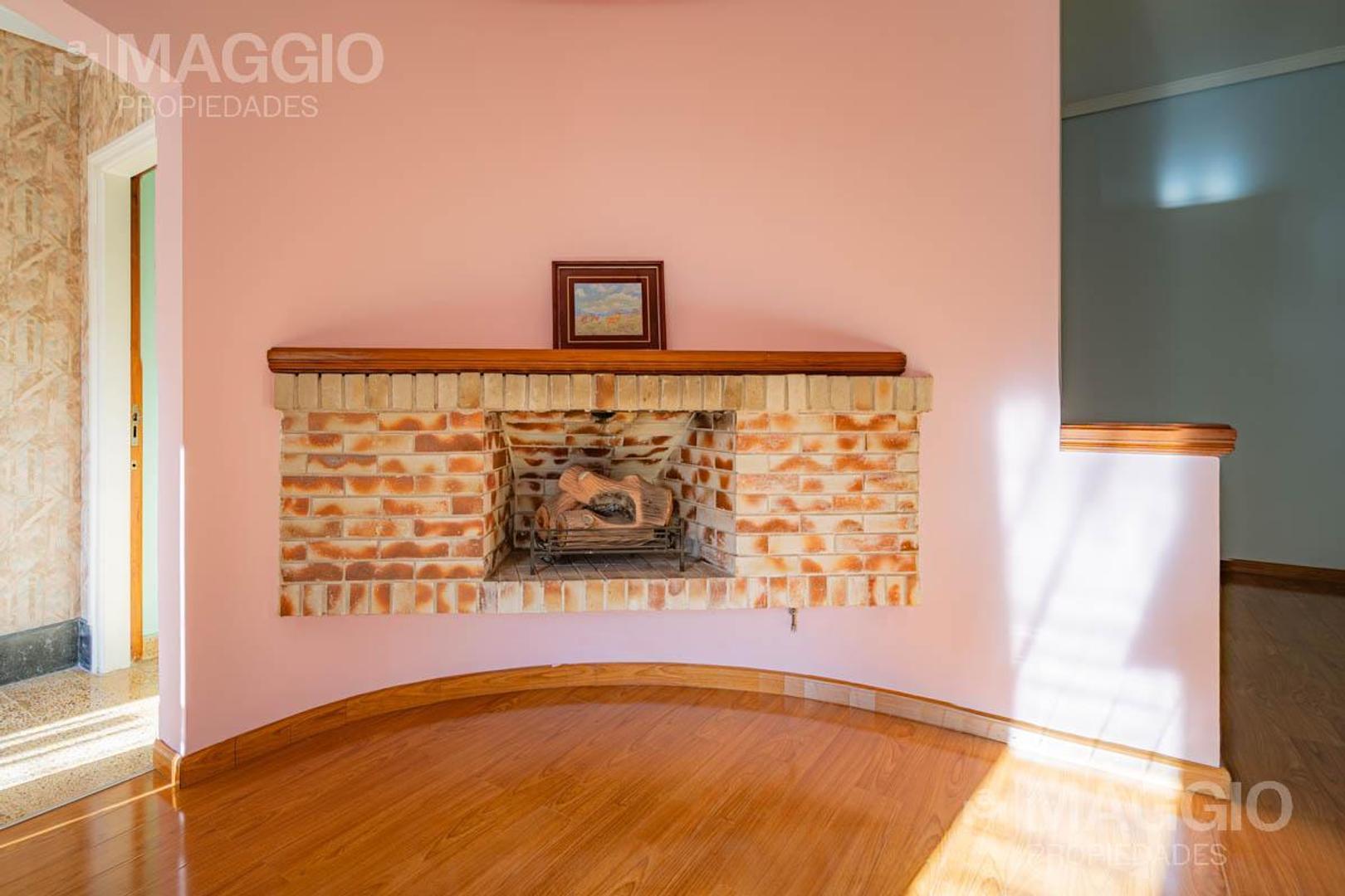 Casa 4 ambientes con 2 baños