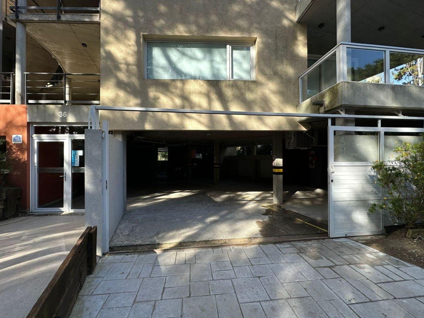 Ezequiel Paz , Piso 21