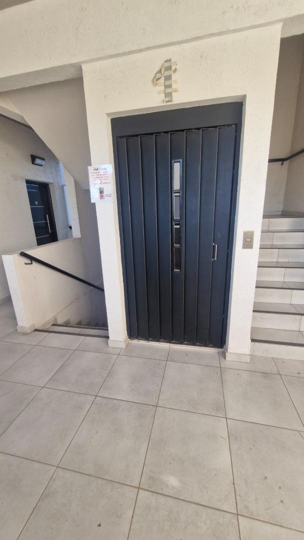 Avenida Belgrano 1400, Piso 1