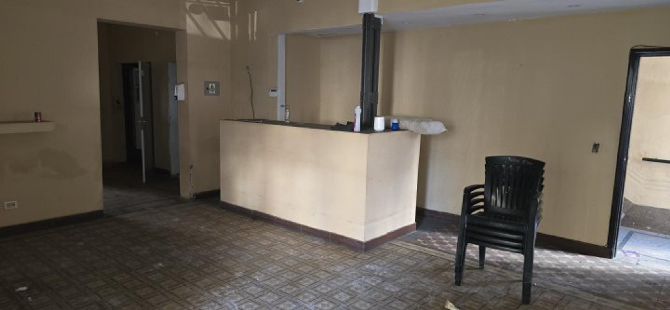 ESPAÑA 400 , Piso 0