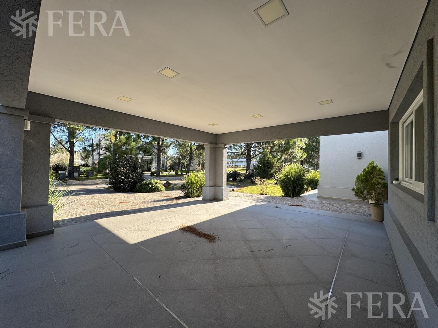 Casa en Venta en Club Miralagos, USD 330.000