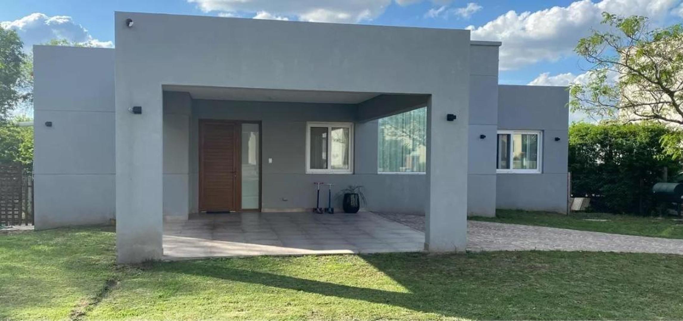 RBS. EN VENTA, DIVINA CASA EN SANTA GUADALUPE, PILAR DEL EST