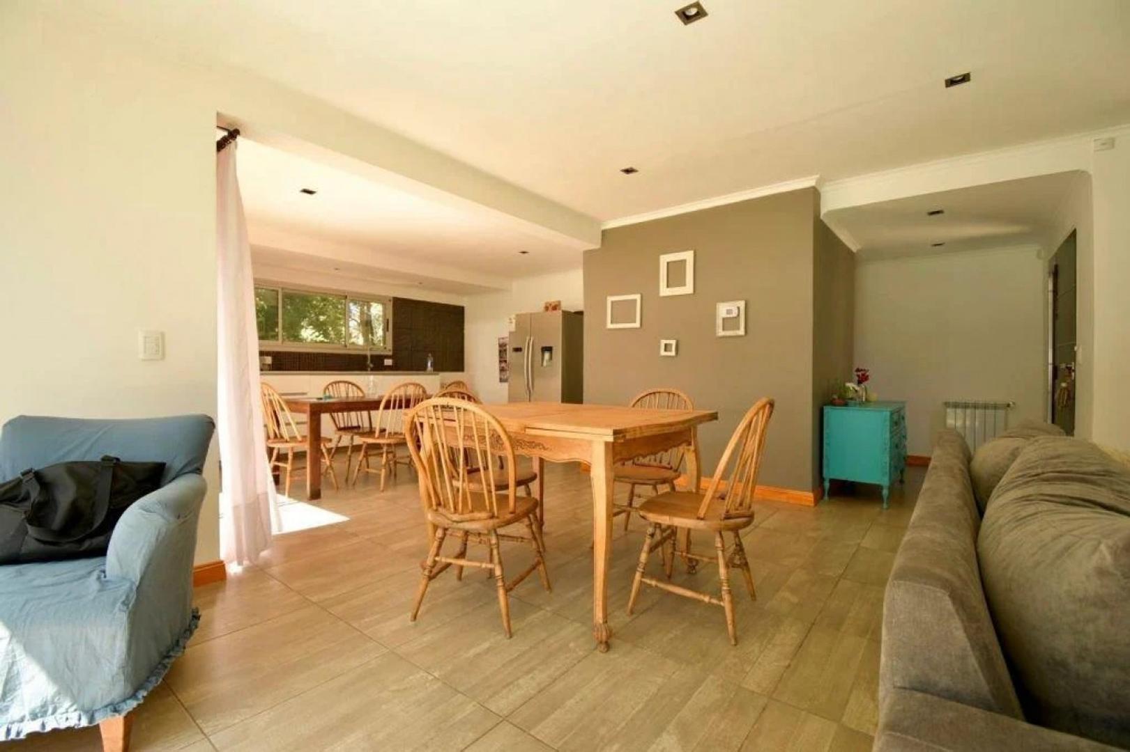 Casa en Alquiler Temporal con 2 cocheras