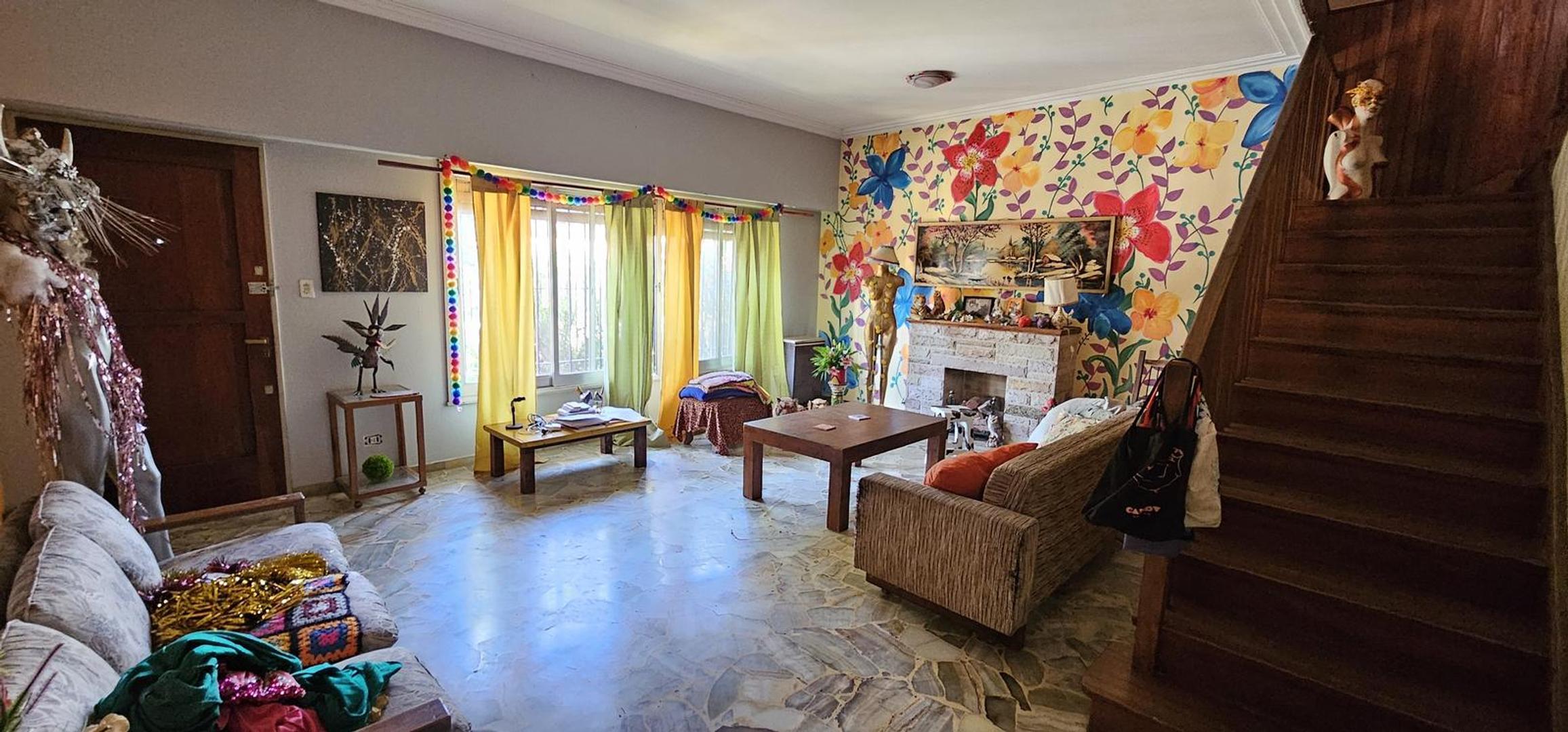 Casa 4 ambientes con 2 baños