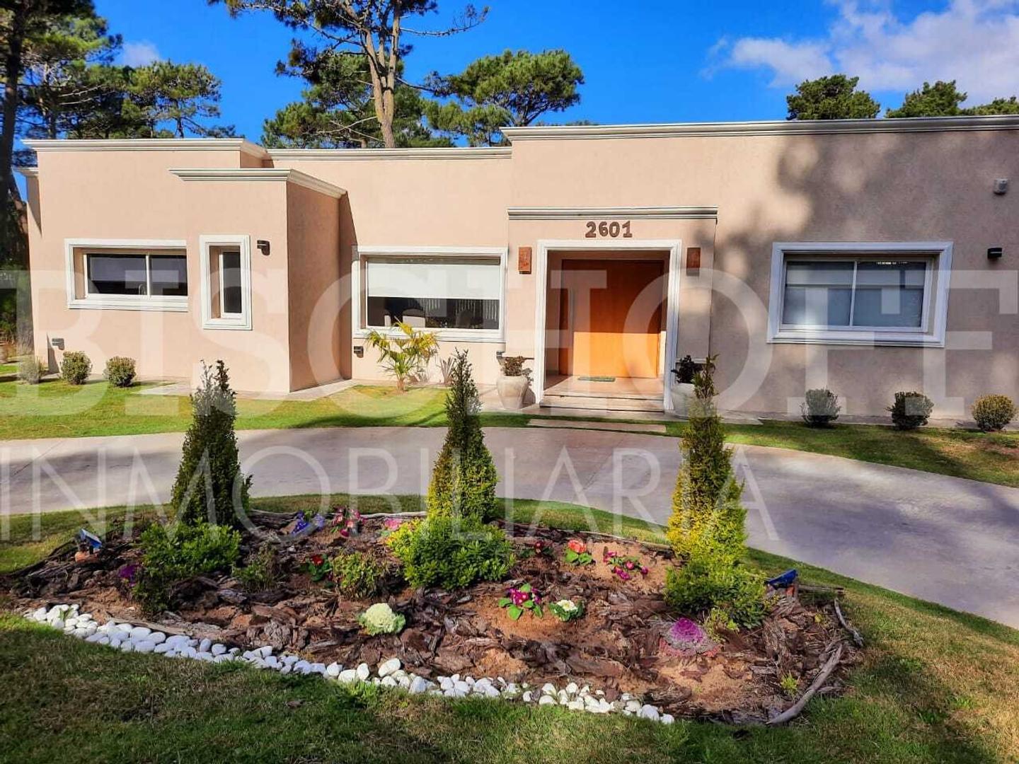 ALQUILER TEMPORAL CASA  PINAMAR NORTE  CON PILETA DISPONIBLE NAVIDAD