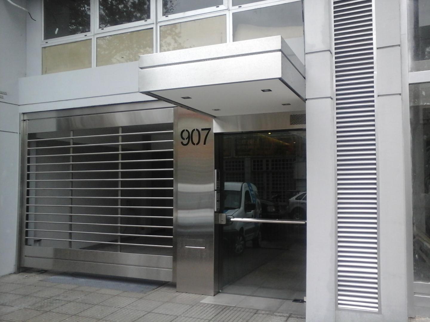 Excelente oficina en zona perferica de Avellaneda y Nazca