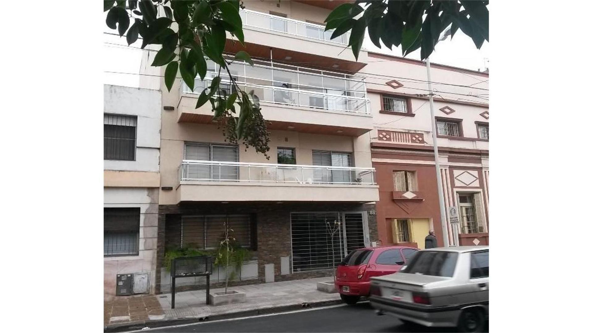 Amplio Semipiso 2 amb. IMPECABLE estado con SUM, parrilla a