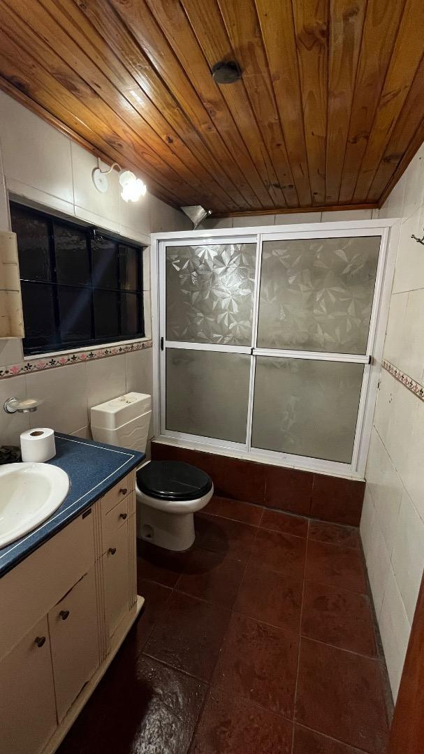 Casa en Alquiler con 1 cochera