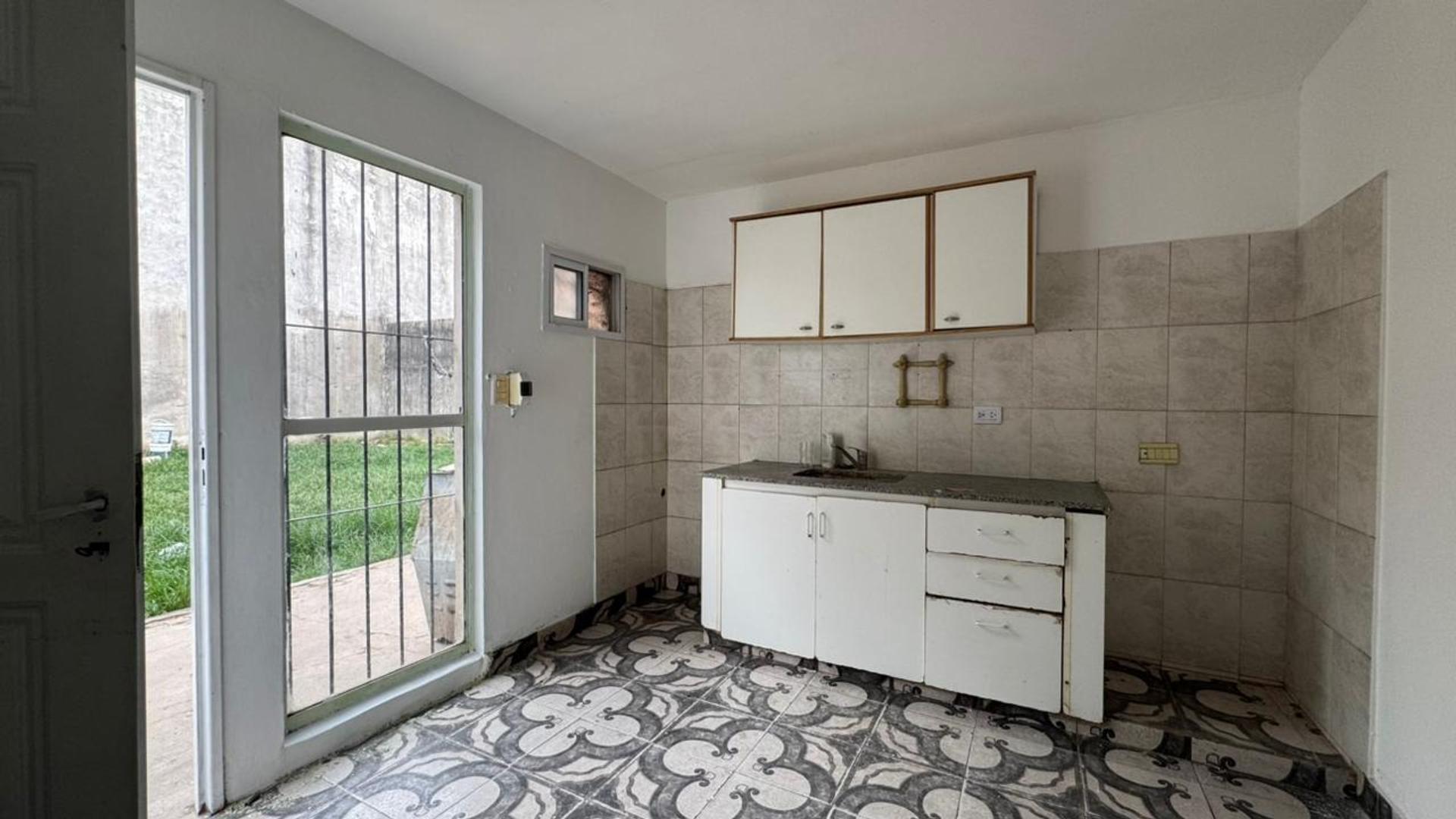 Casa 3 ambientes con 1 baño