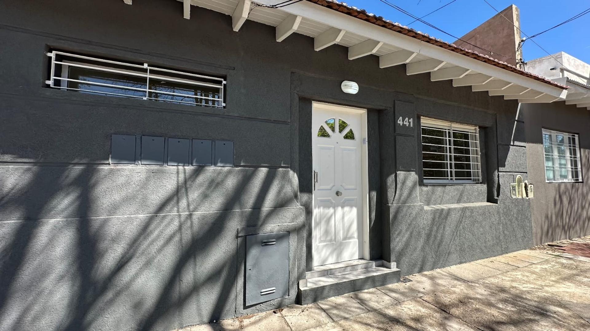 VENTA CASA AL FRENTE 3 AMBIENTES BANFIELD