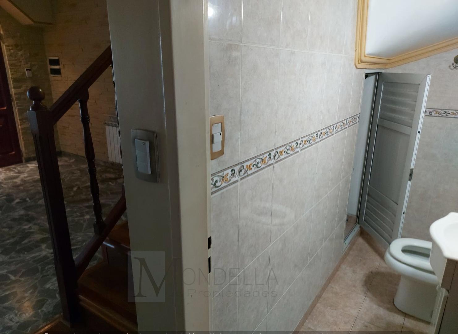 Casa en Venta con 3 cocheras