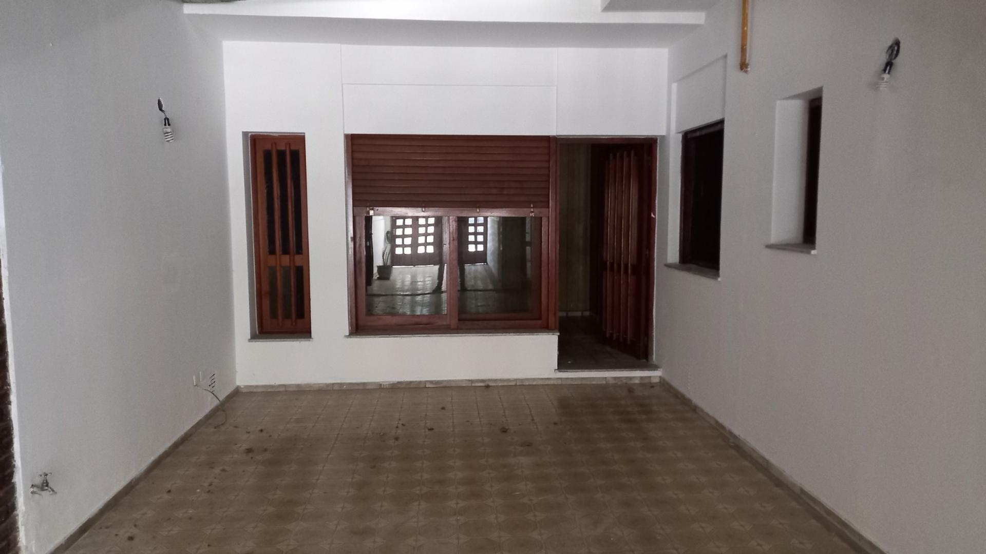 Casa en Alquiler con 1 cochera