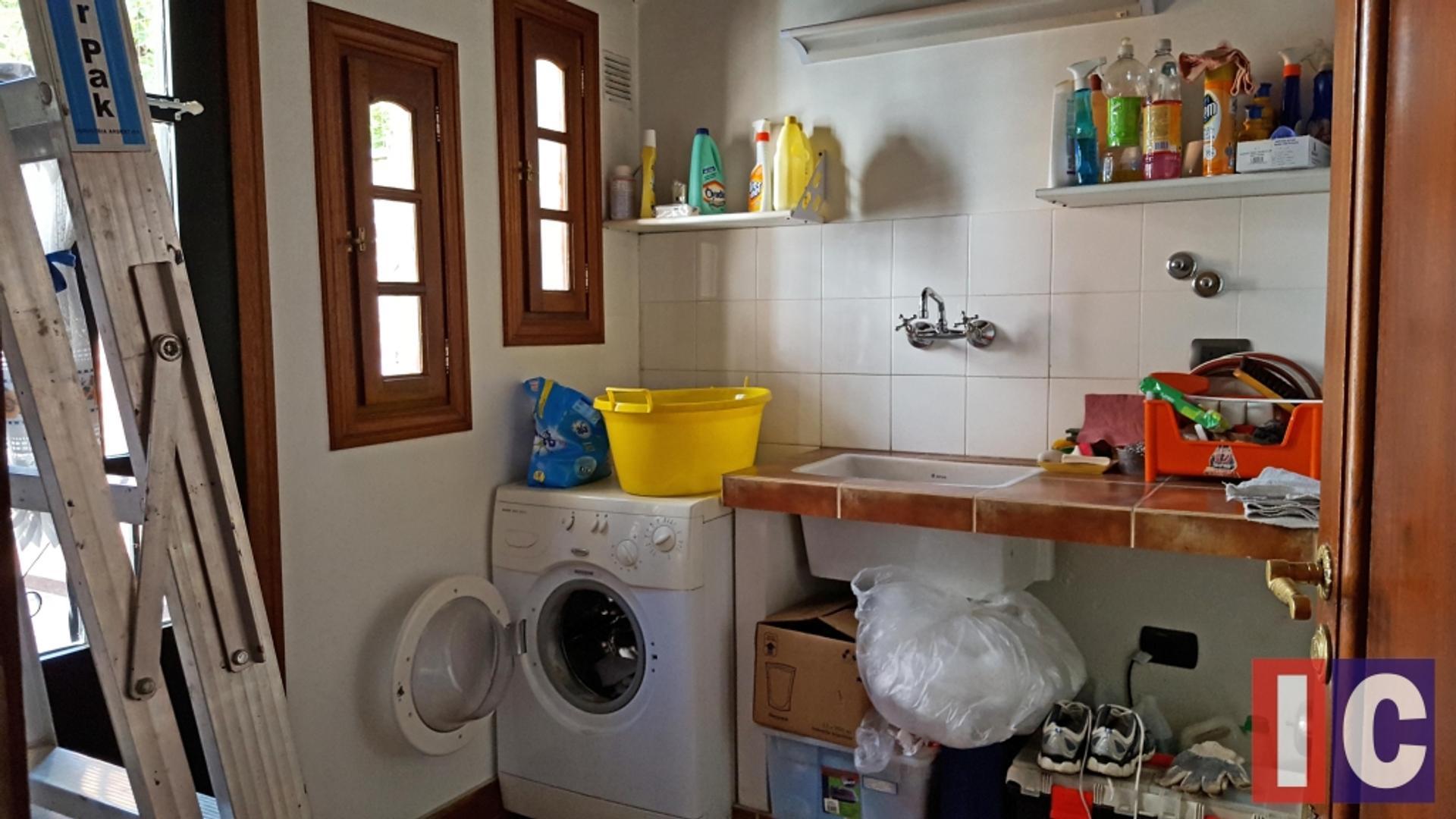 Casa en Venta con 10 cocheras