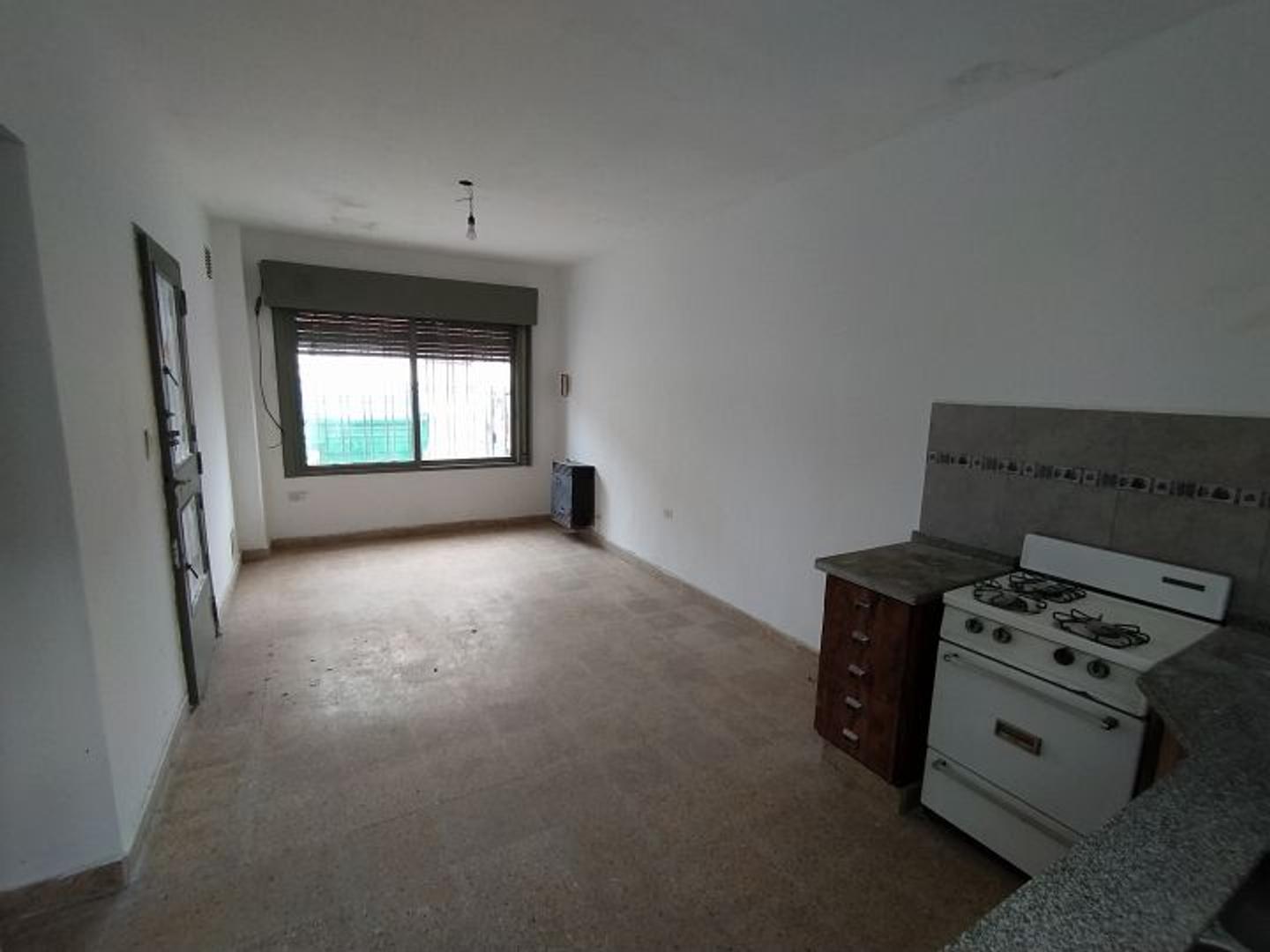 Casa 2 ambientes con 1 baño