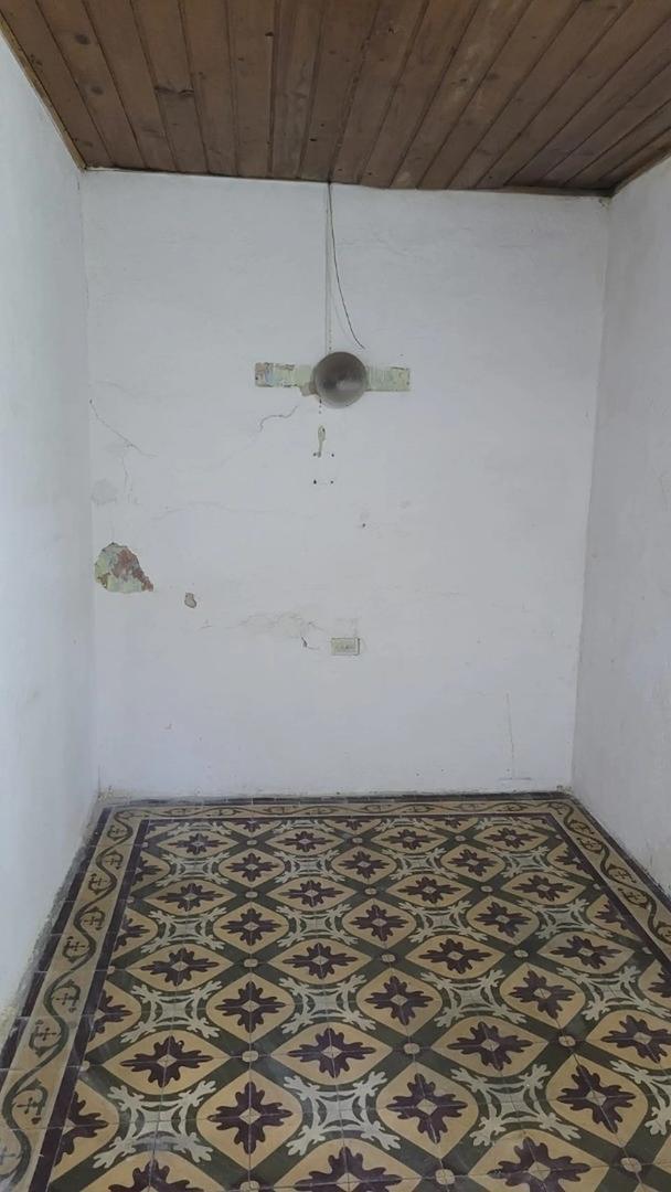 Casa a reciclar al frente sobre calle Cafferata. Apto comerc