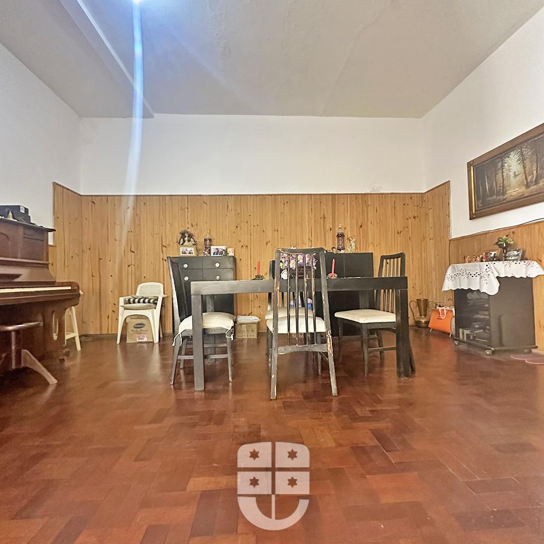 VENTA CASA ARROYITO INTERNA UNICA CON COCHERA