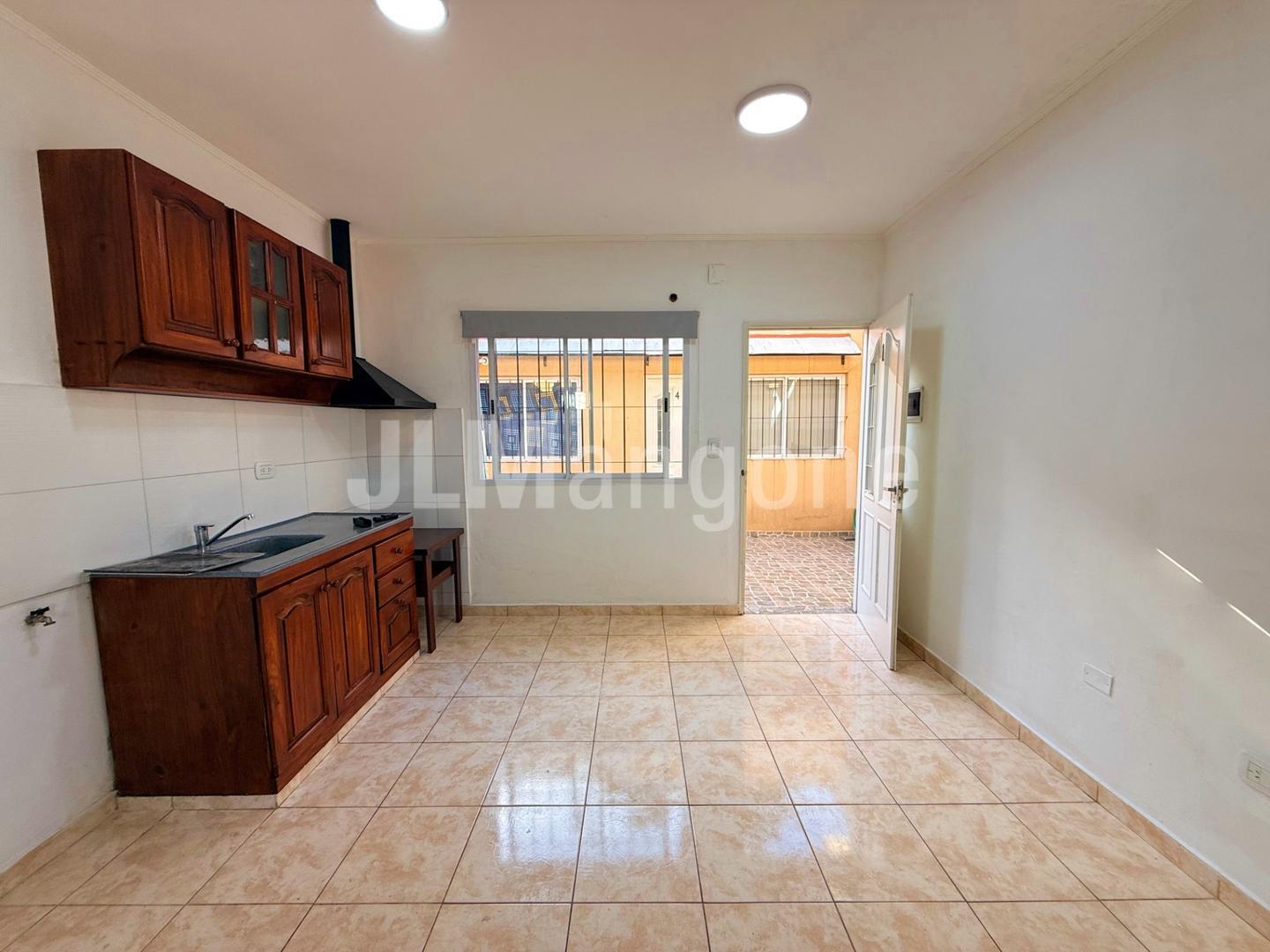 Depto Tipo Casa en Alquiler en Haedo, $ 500.000