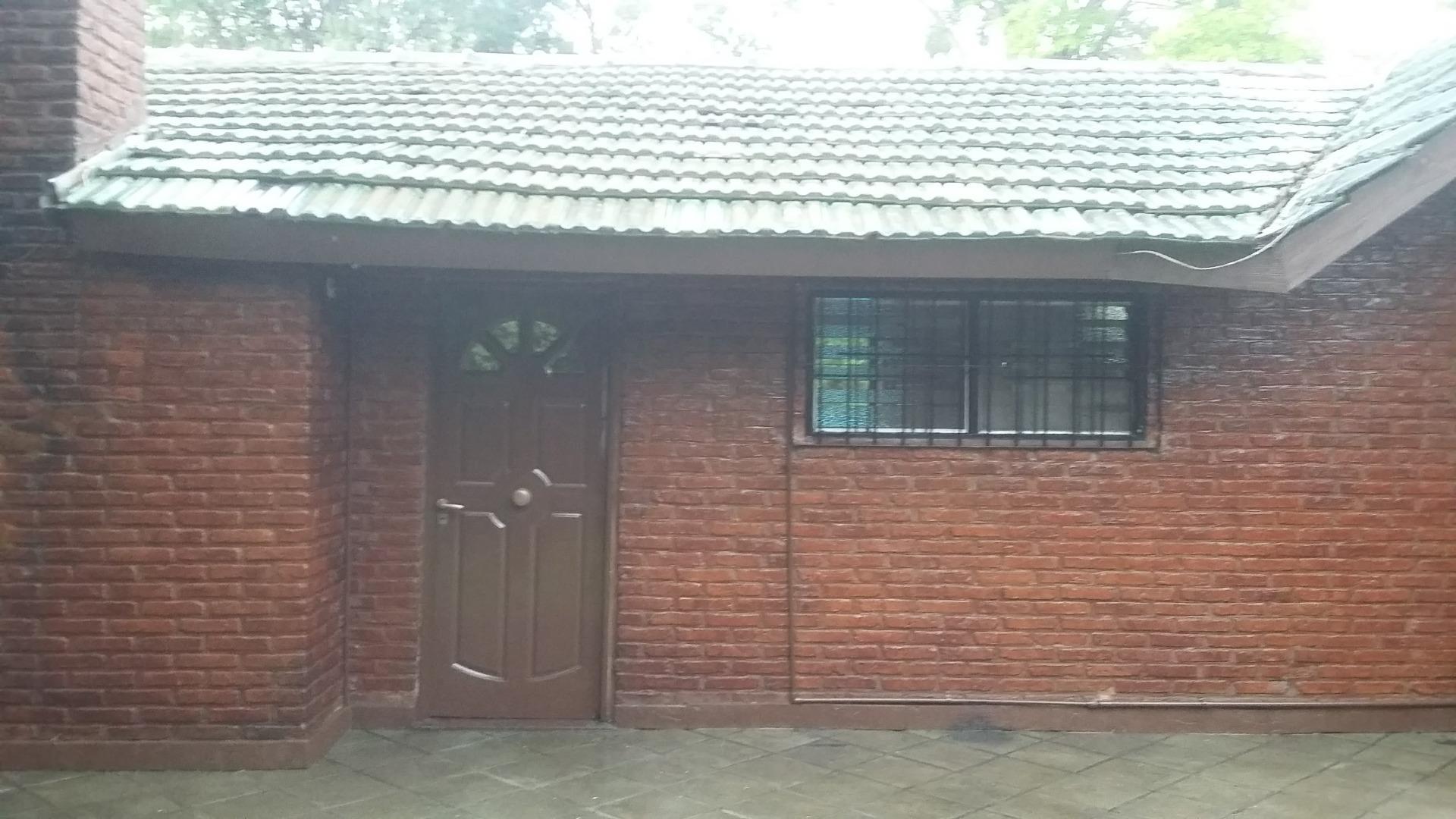 Casa en Alquiler con 5 cocheras