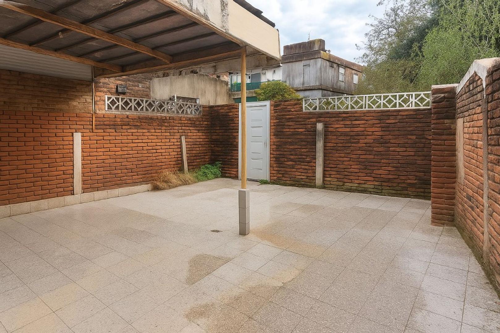 Casa 3 ambientes con 1 baño