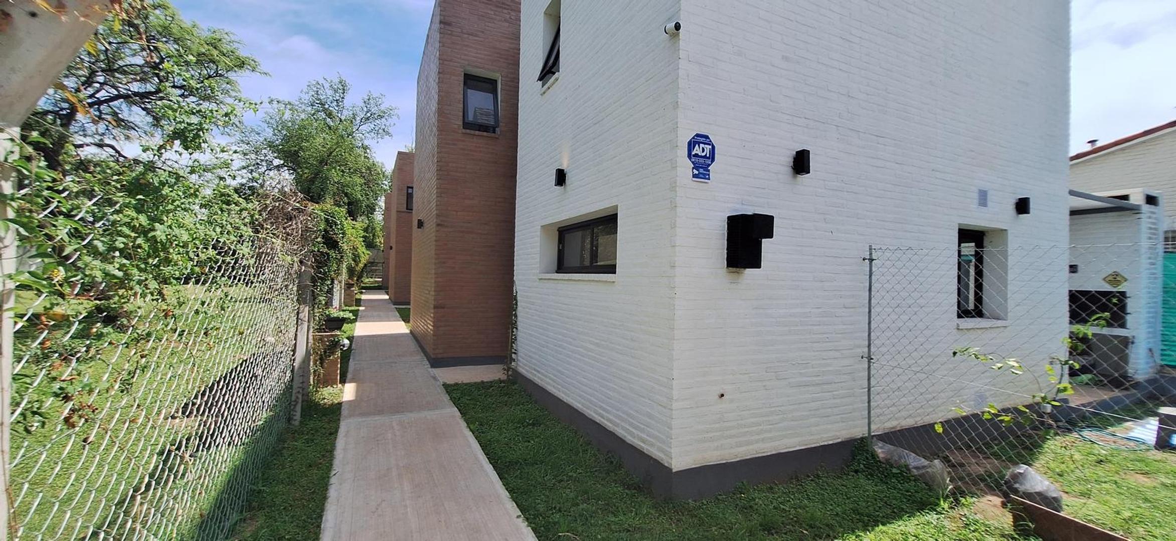 DUPLEX DE 3 DORMITORIOS CON PISCINA EN VENTA HOUSING  PAMPAS BARRIO ARGÜELLO