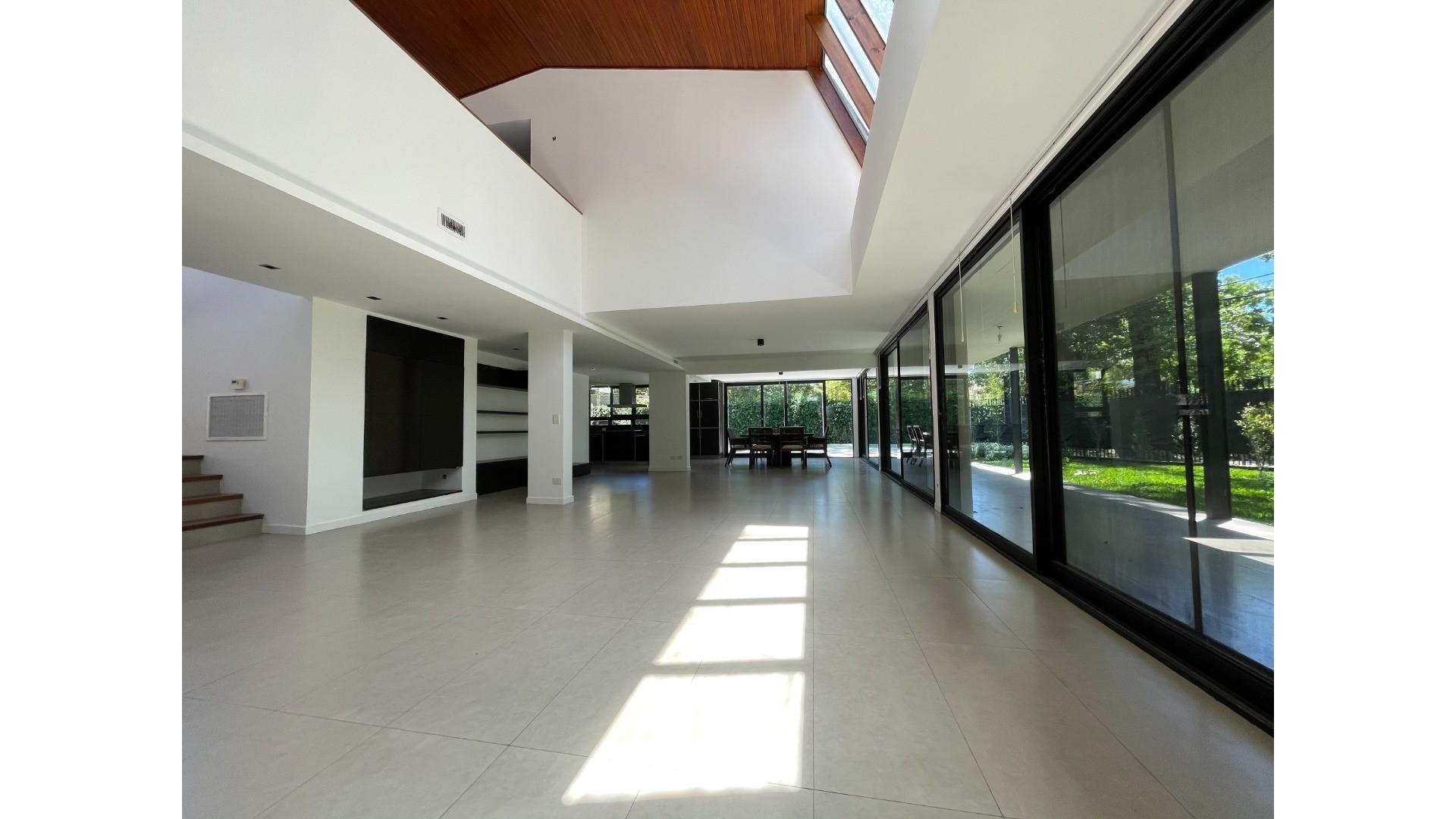 Casa 6 ambientes con 5 baños